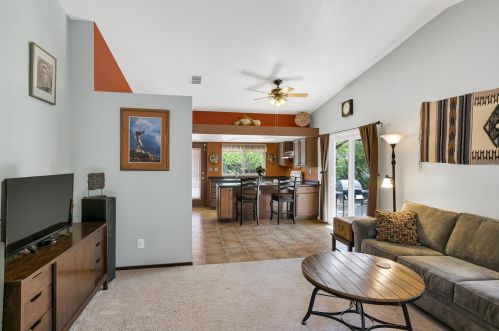 1040 Independence Ave, Tucson, AZ 85748-1985