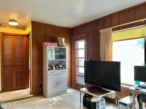 5975 Hubbell St, Dearborn Heights MI 48127-2445 exterior