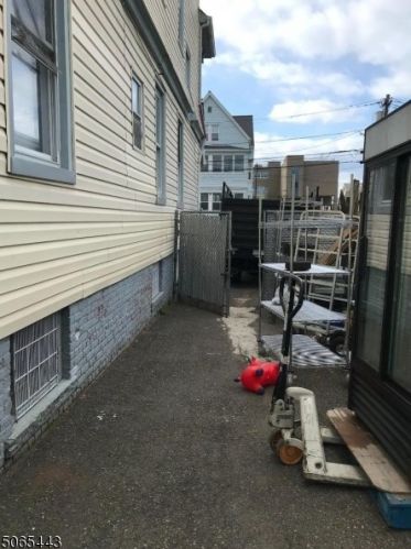 38 Goshen St, Paterson NJ 07503-2208 exterior