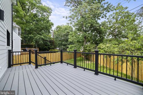 1505 Crestwood Dr, Alexandria VA  22302-2303 exterior