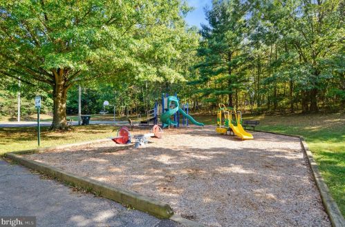 10409 Gainsborough Rd, Rockville MD 20854-2510 exterior