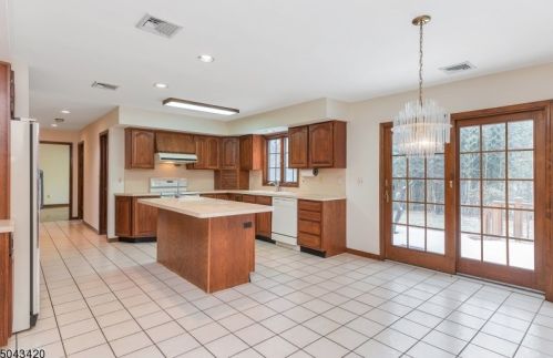 12 Fox Chase Rd, Parsippany NJ 07834-3001 exterior