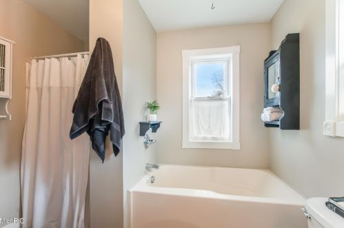 1758 Starr View Ln, Middlevle MI 49333-8061 exterior