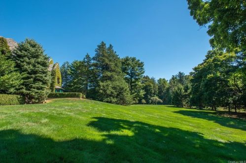 4 Whippoorwill Rd, Armonk NY 10504-1108 exterior