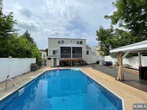 58 Hackensack St, East Rutherford NJ 07073-1415 exterior