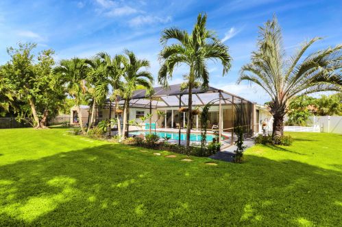 2910 Cates Cir, Fort Pierce FL  34952-5812 exterior