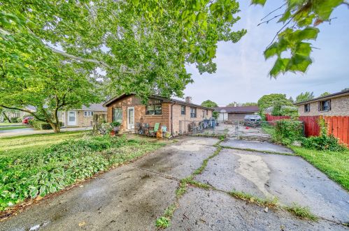 720 Howard Ave, Elmhurst, IL 60126-1726