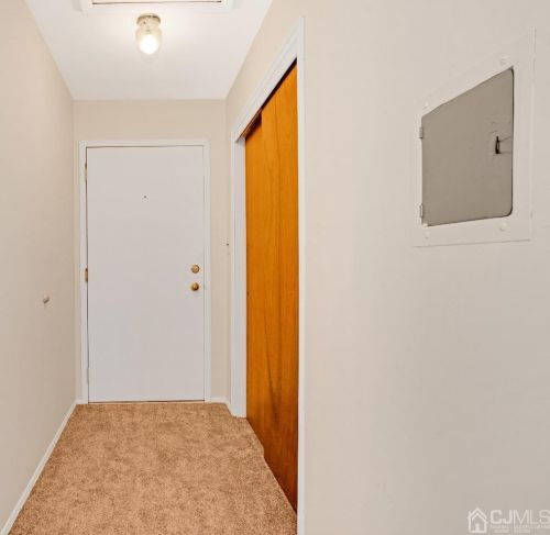 1708 Raspberry Ct, Edison NJ 08817-2745 exterior