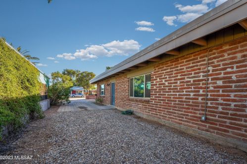 2421 Eastland St, Tucson, AZ 85719-7042