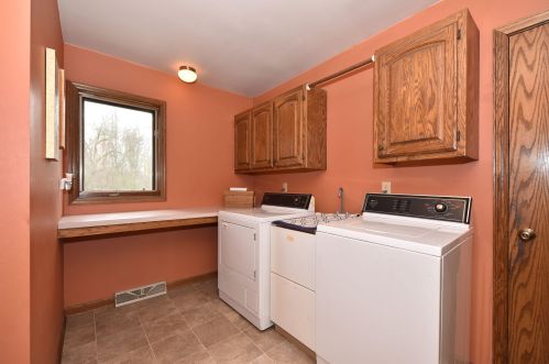 6945 Tesch Ave, Milwaukee WI 53220-2417 exterior