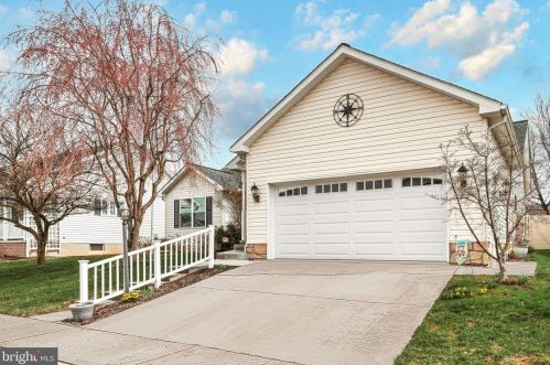 409 Chapelwood Dr, Hanover PA  17331-5232 exterior