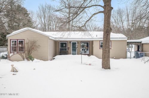 3881 Linda St, Meskegon MI 49444-4027 exterior