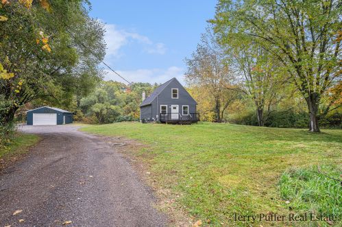 5064 Whitehall Rd, Meskegon, MI 49445-8345