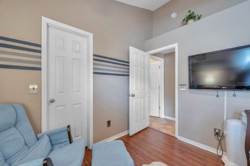 9616 Long Meadow Dr, Tampa FL  33615-1236 exterior