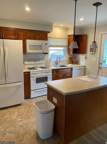 28 Phyllis Rd, Town Center NJ  07052-3526 exterior