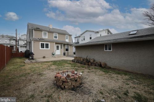 23 Ridgeway Ave, Manor PA 19036-1924 exterior