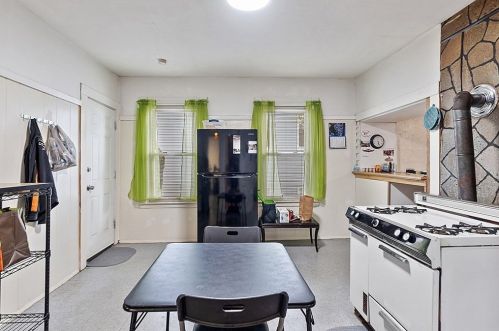 9 Elizabeth St, Worcester MA 01605-2949 exterior