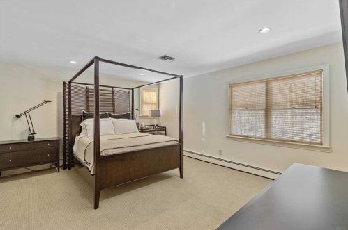 10 Durham Dr, Huntington Station NY 11746-5310 exterior