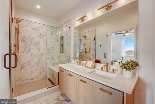 654 13 St, Philadelphia PA 19123-2427 exterior