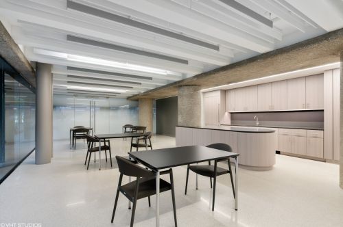 200 Delaware Pl, Chicago IL 60611-1798 exterior