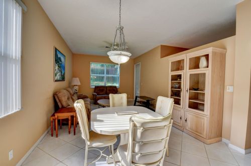 6406 Pebble Crk Way, Boynton Beach FL 33437-4160 exterior