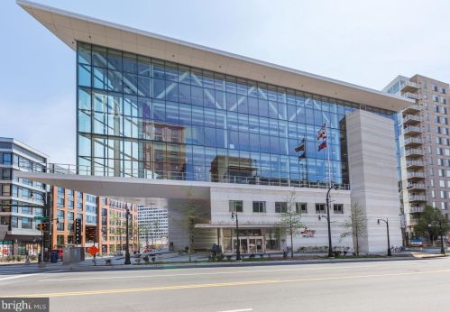 7923 Eastern Ave, Silver Spring MD  20910-4830 exterior