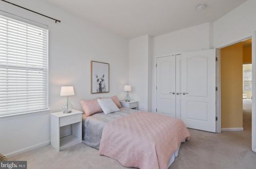 6747 Applemint Ln, Alexandria VA 22310-2649 exterior