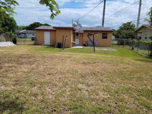 2605 29th St, Fort Pierce, FL 34981-5558