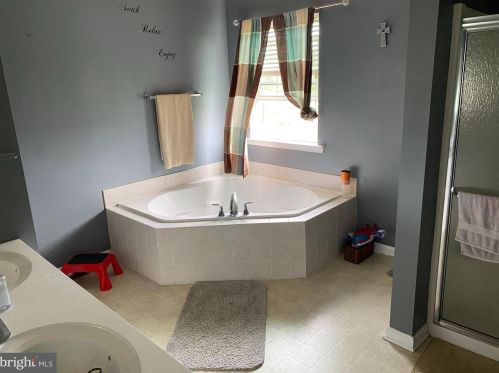 907 Ml Crk Way, Pottstown PA 19465-1020 exterior