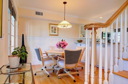 414 Corey Ln, Middletown RI 02842-5659 exterior