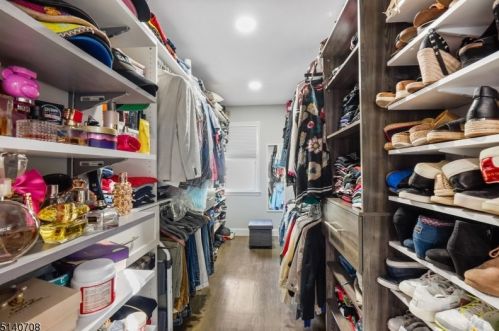 1626 Larkspur Dr, Mountainside NJ  07092-1347 exterior