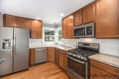 2160 Mayfair Ave, Meskegon MI 49441-3621 exterior