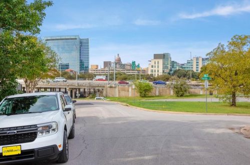 905 15th St, Austin TX  78702-1024 exterior