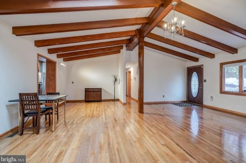 3405 Sunny Vw, Alexandria VA 22309-1911 exterior