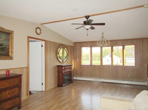 36 Belmont Ave, Windsor CT  06095-3335 exterior