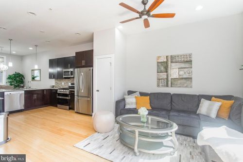 1108 Hope St, Philadelphia, PA 19123-1659