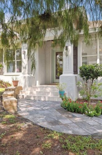 5811 Hidden Oaks Ln, Naples FL 34119-1140 exterior