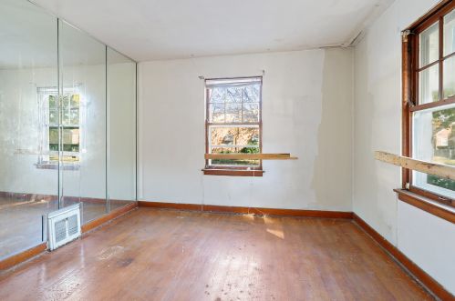 10100 Bensley Ave, Chicago IL 60617-6129 exterior