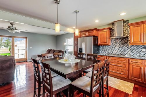 8236 Berwyn Ave, Chicago IL 60656-1455 exterior