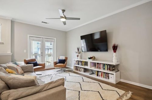 1085 Liberty Pkwy, Atlanta GA  30318-9394 exterior