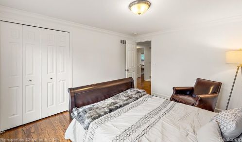 1174 Lakeside Dr, Bham MI 48009-1381 exterior