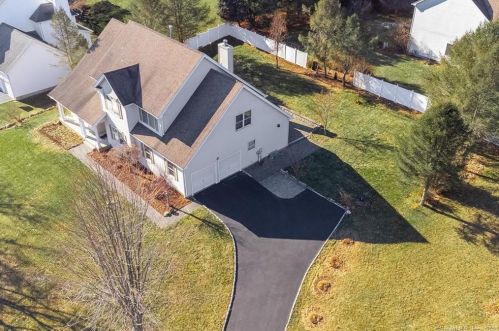 26 Myrtlewood Dr, Milford, CT 06461-9403