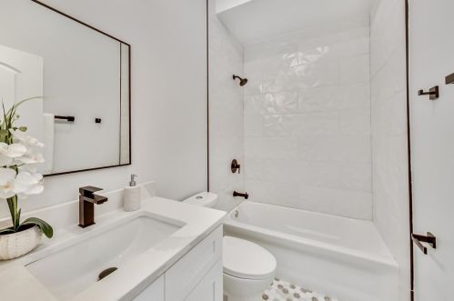 1624 Peterson Ave, Chicago IL  60660-2417 exterior