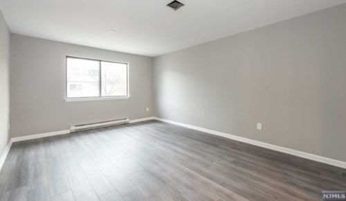 5 London Ct, Teaneck NJ 07666-6488 exterior