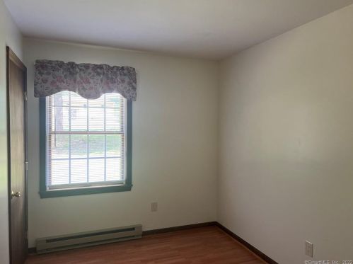 963 Upper Maple St, Killingly CT 06241-2042 exterior