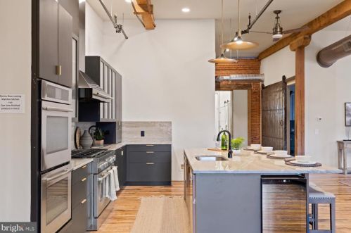 220 Prince St, Lancaster PA 17603-5878 exterior