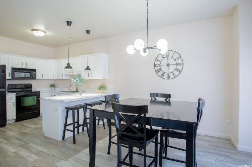 1314 Stone Mdw Dr, Taylorsville UT 84088-4007 exterior