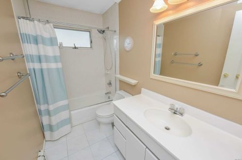 45 Amsterdam Ave, Babylon NY 11704-4921 exterior