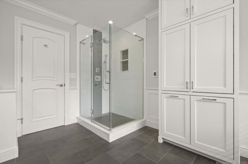 25 Bobwhite Dr, Norwalk CT 06851-2219 exterior