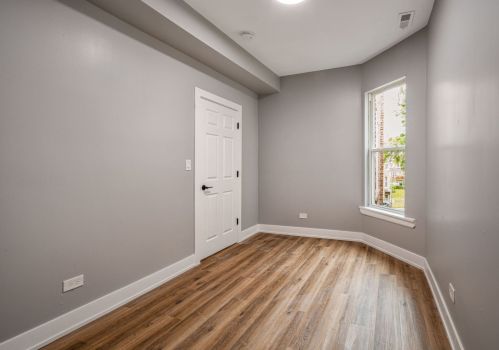 6804 Champlain Ave, Chicago IL 60637-4115 exterior